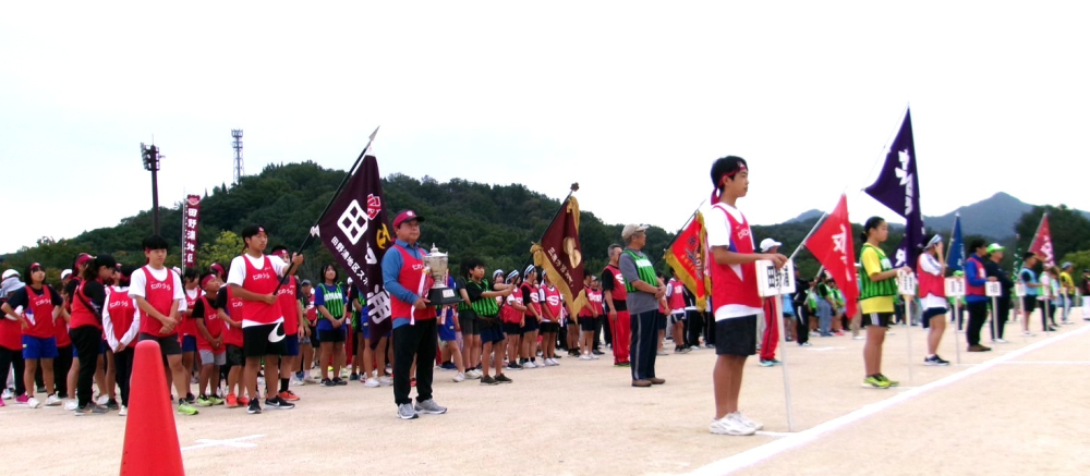 開会式選手整列トリミ