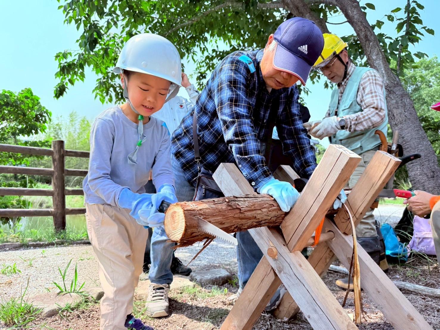 丸太切り 子供.jpg